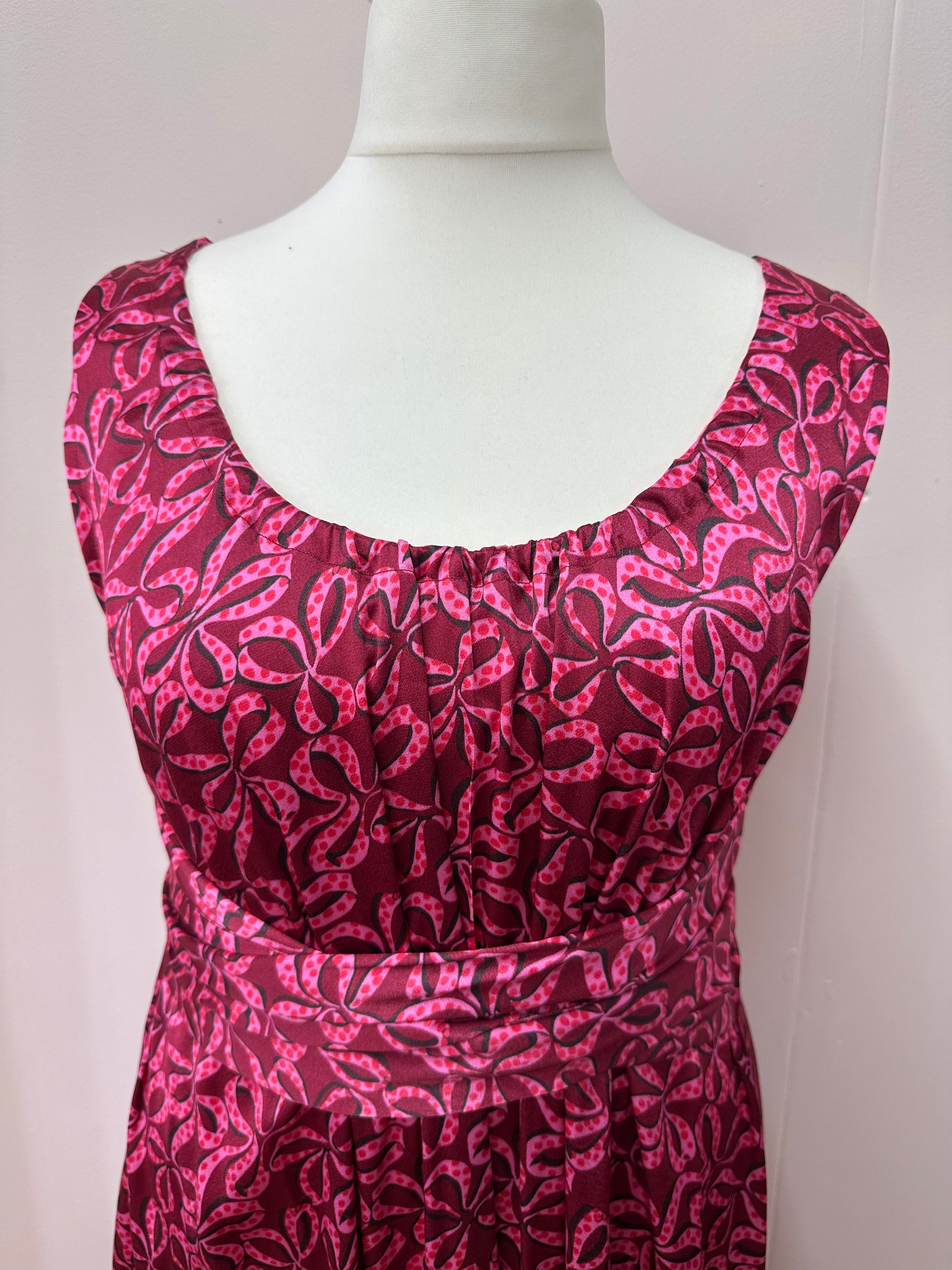 Sleeveless Goddess Dress Size L Petite