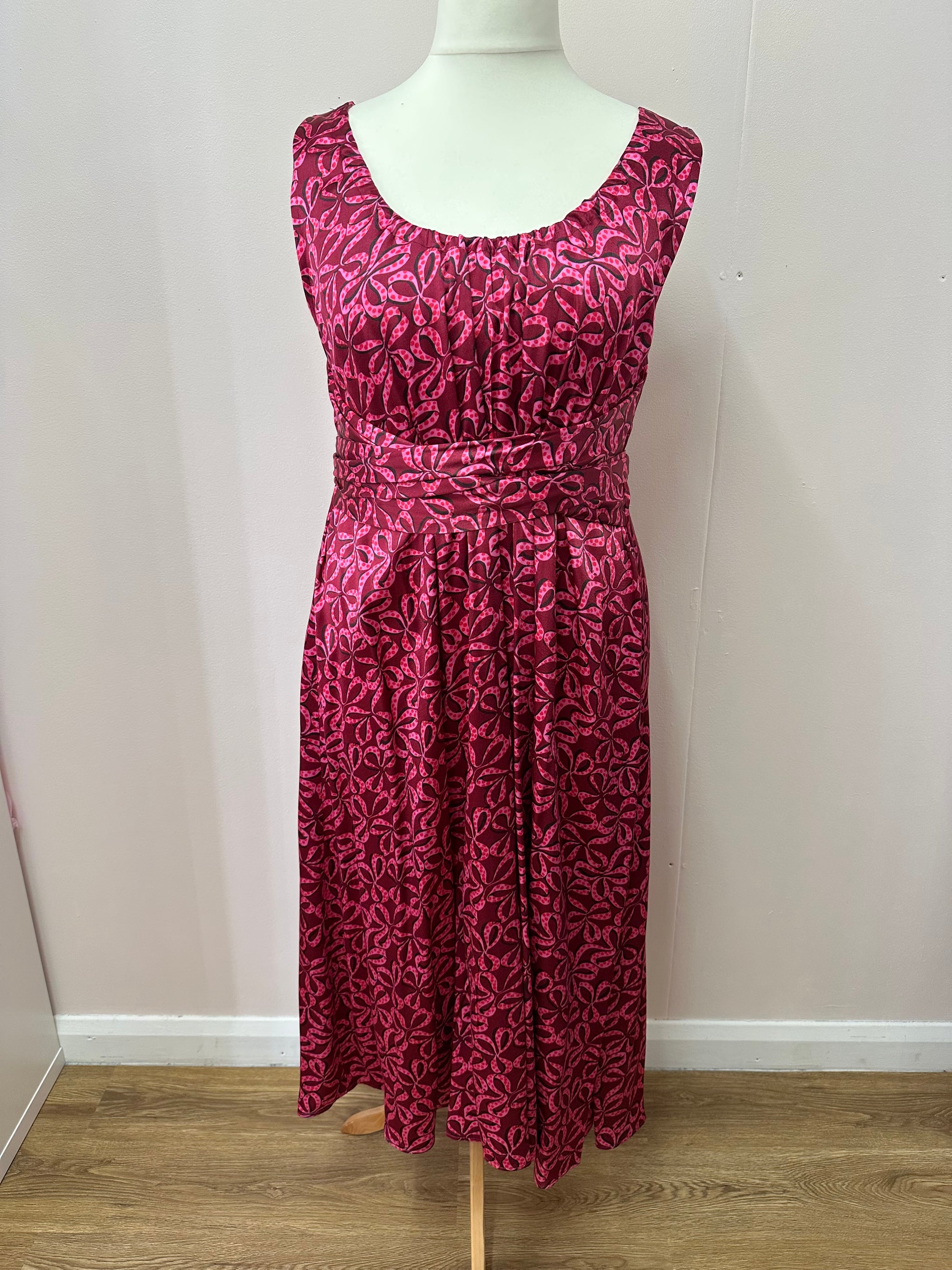 Sleeveless Goddess Dress Size L Petite
