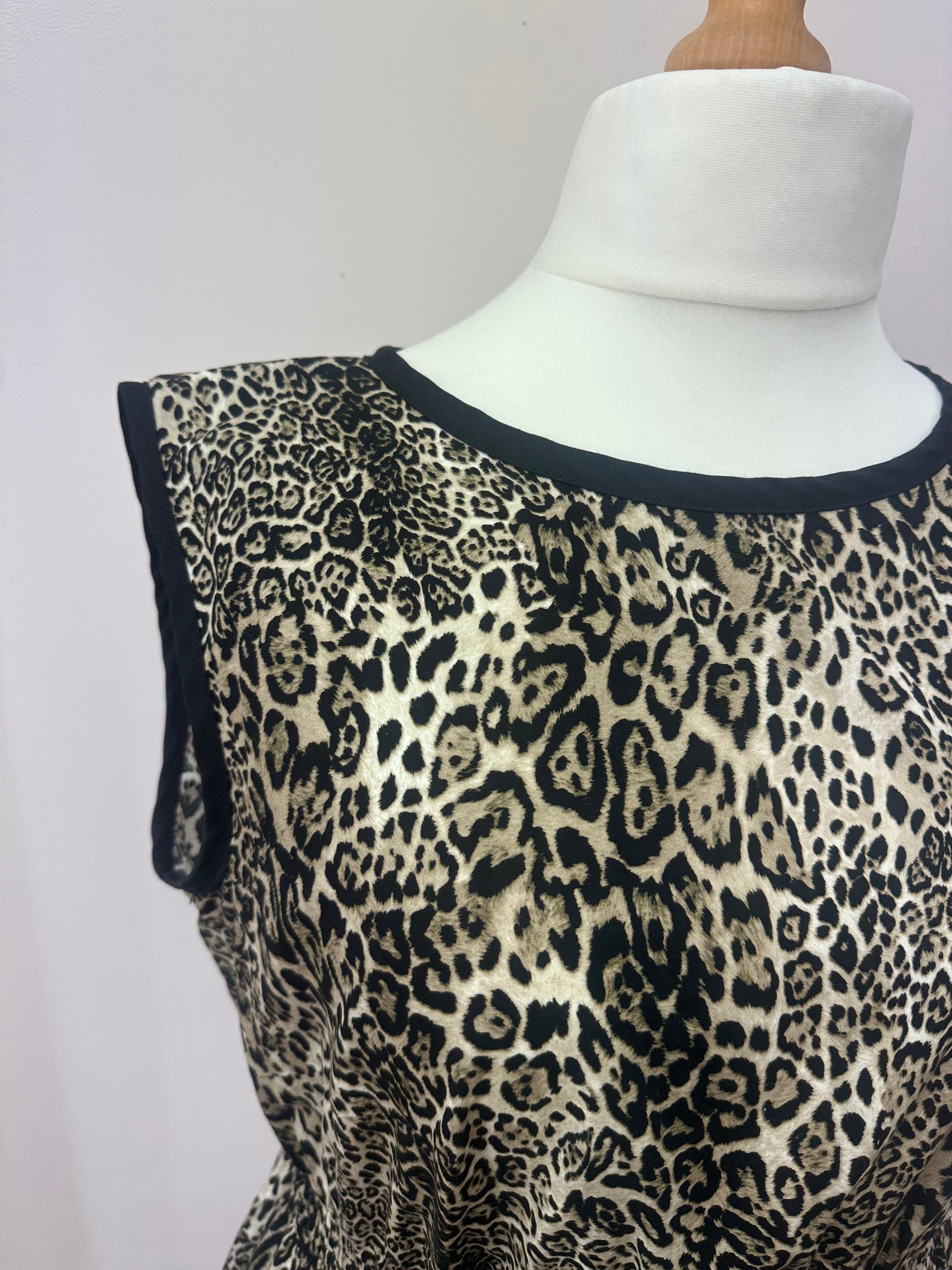 Shirred waist leopard print top size L