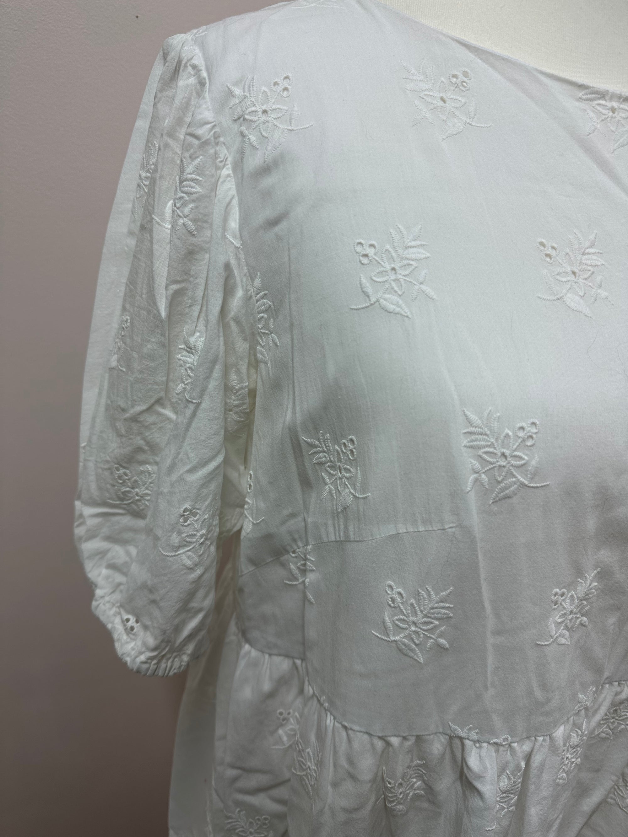 Broderie dream dress size L (18/20)