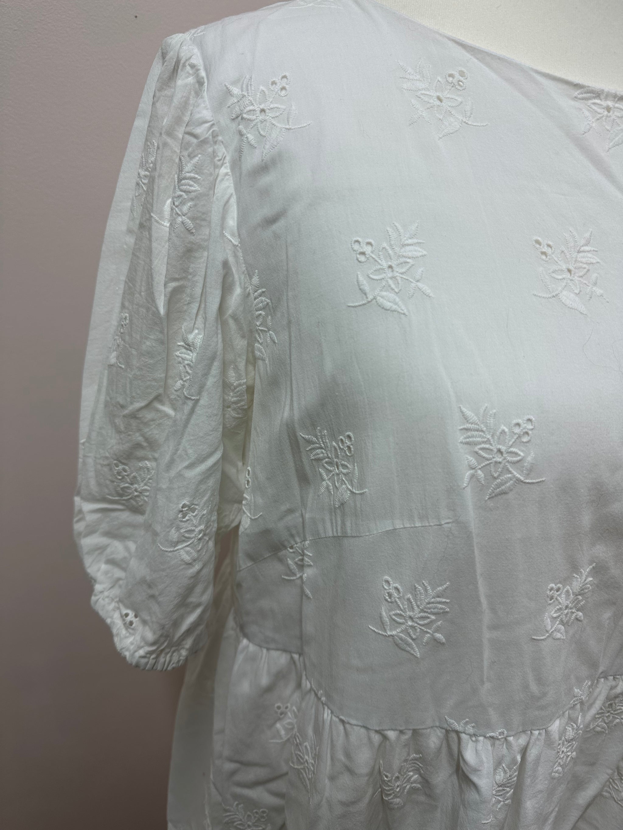 Broderie dream dress size L (18/20)
