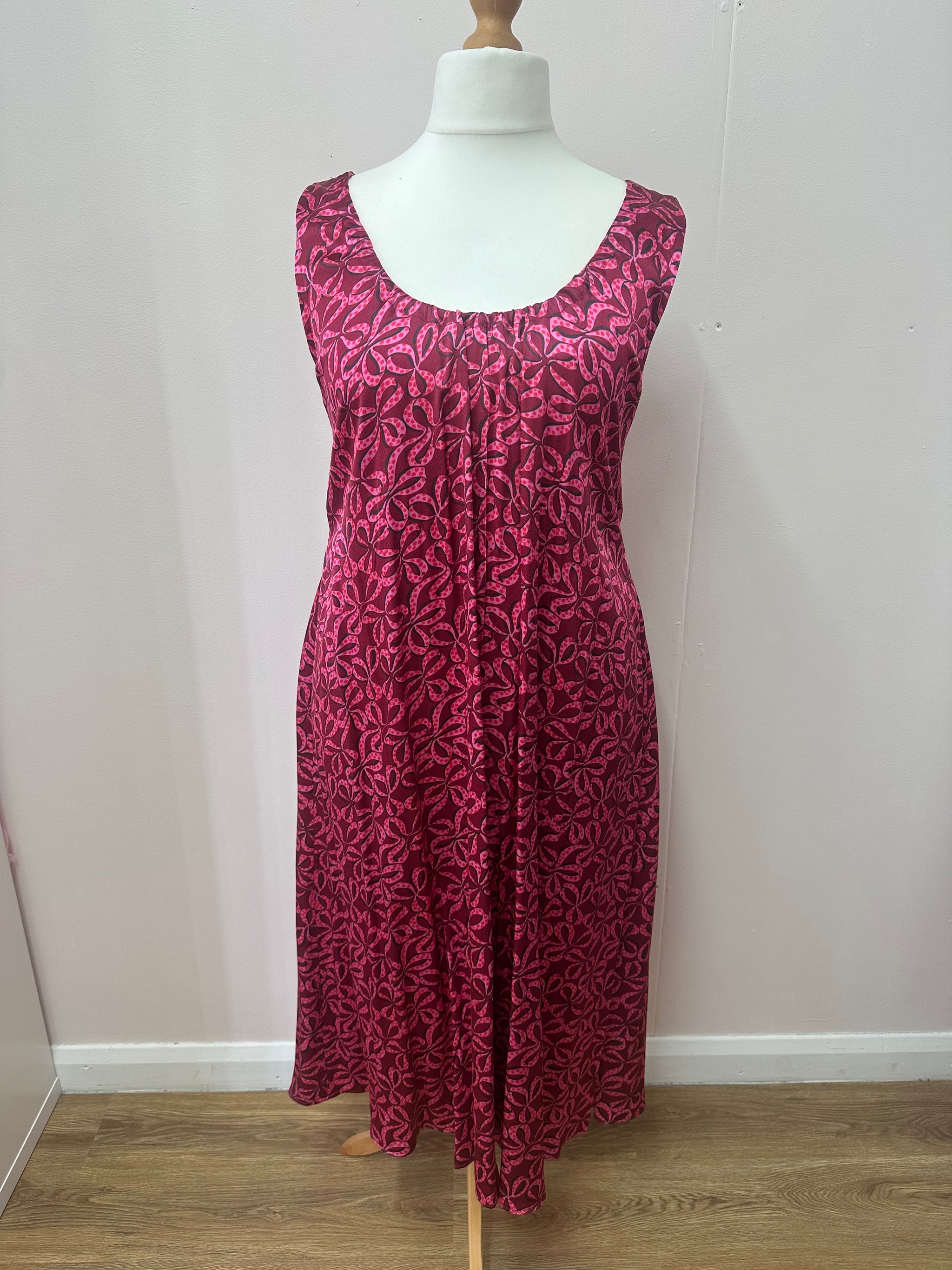Sleeveless Goddess Dress Size L Petite