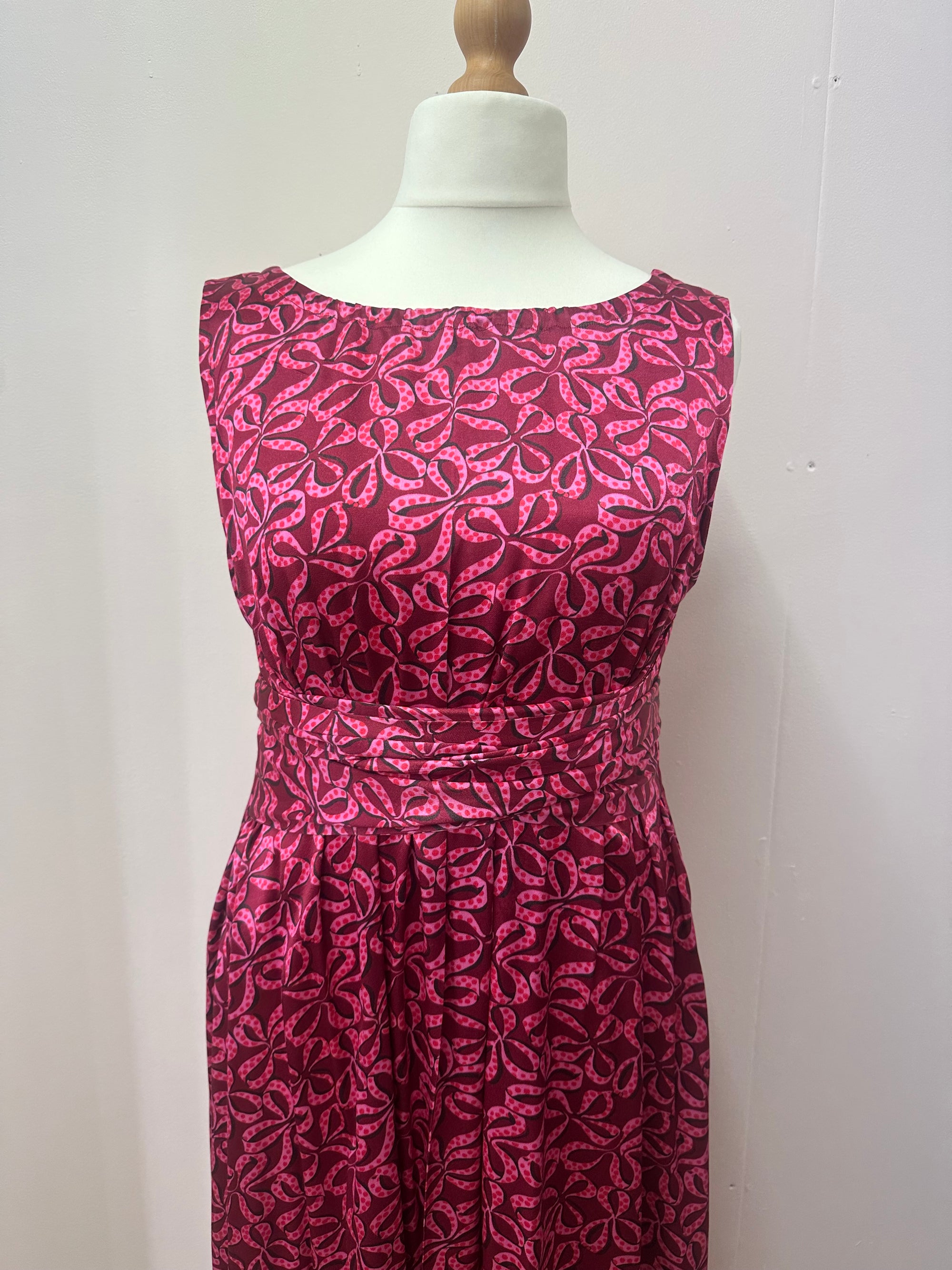 Sleeveless Goddess Dress Size L Petite