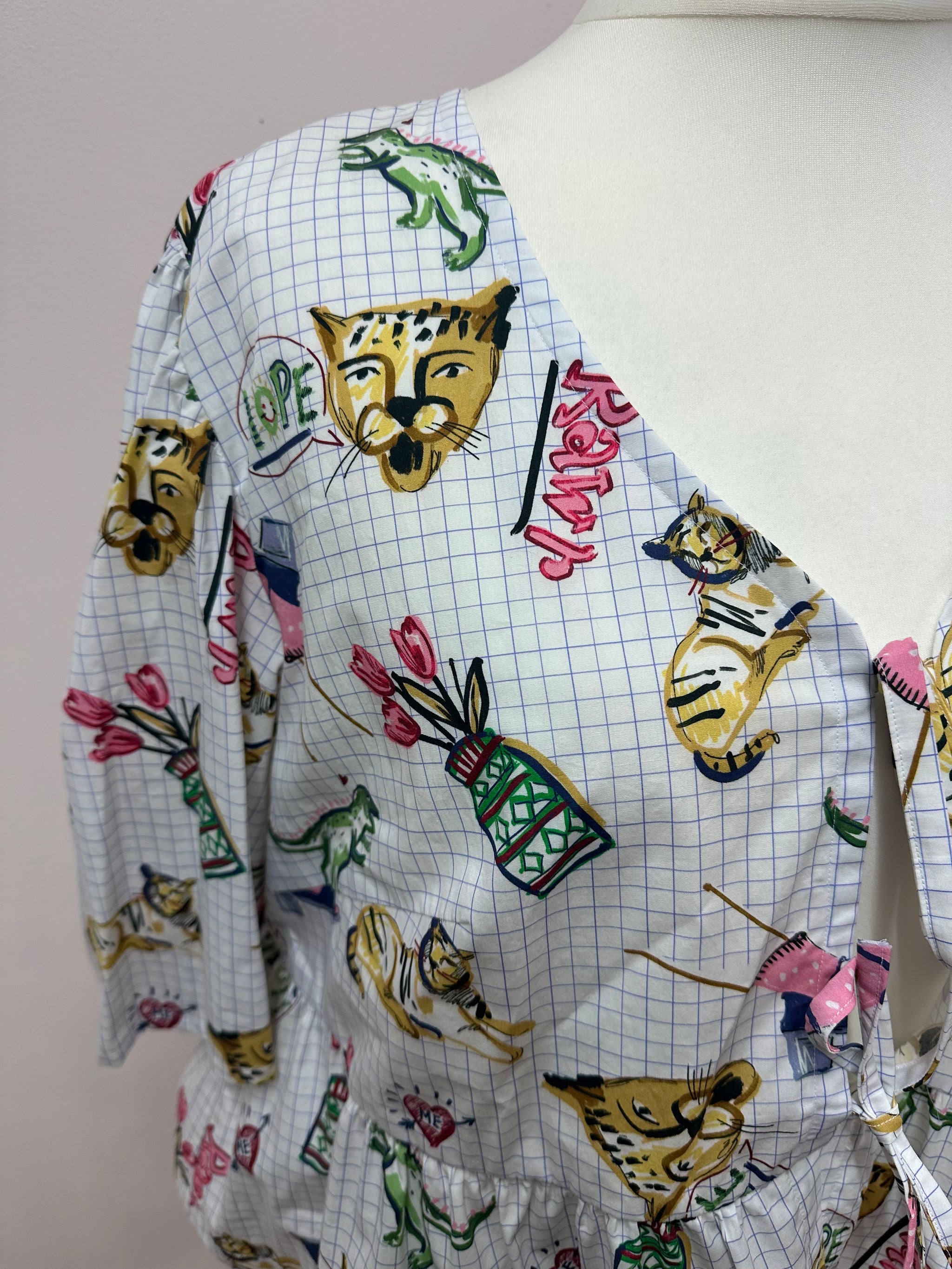 Tie front blouse size L/XL (20/22)