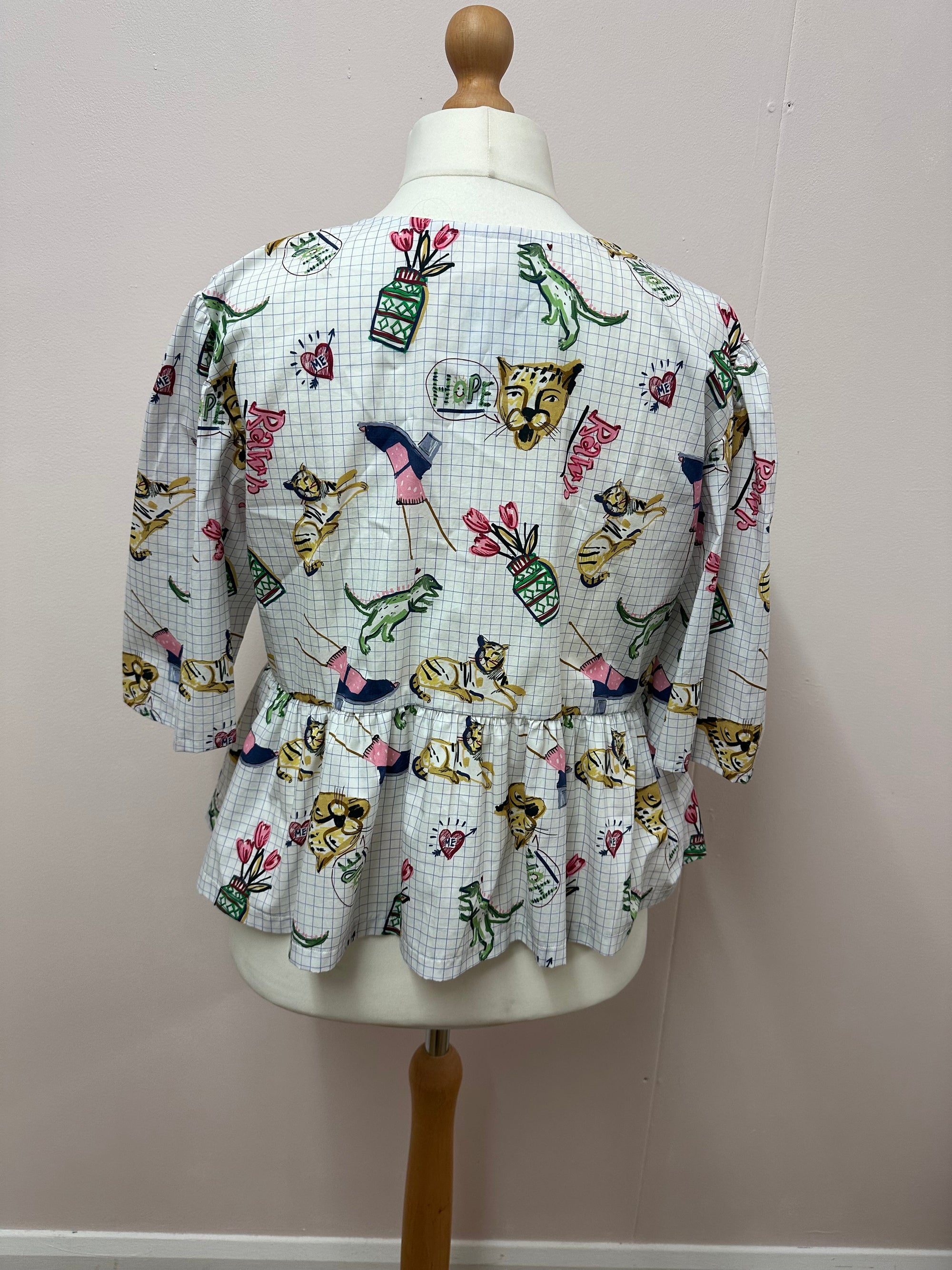 Tie front blouse size L/XL (20/22)