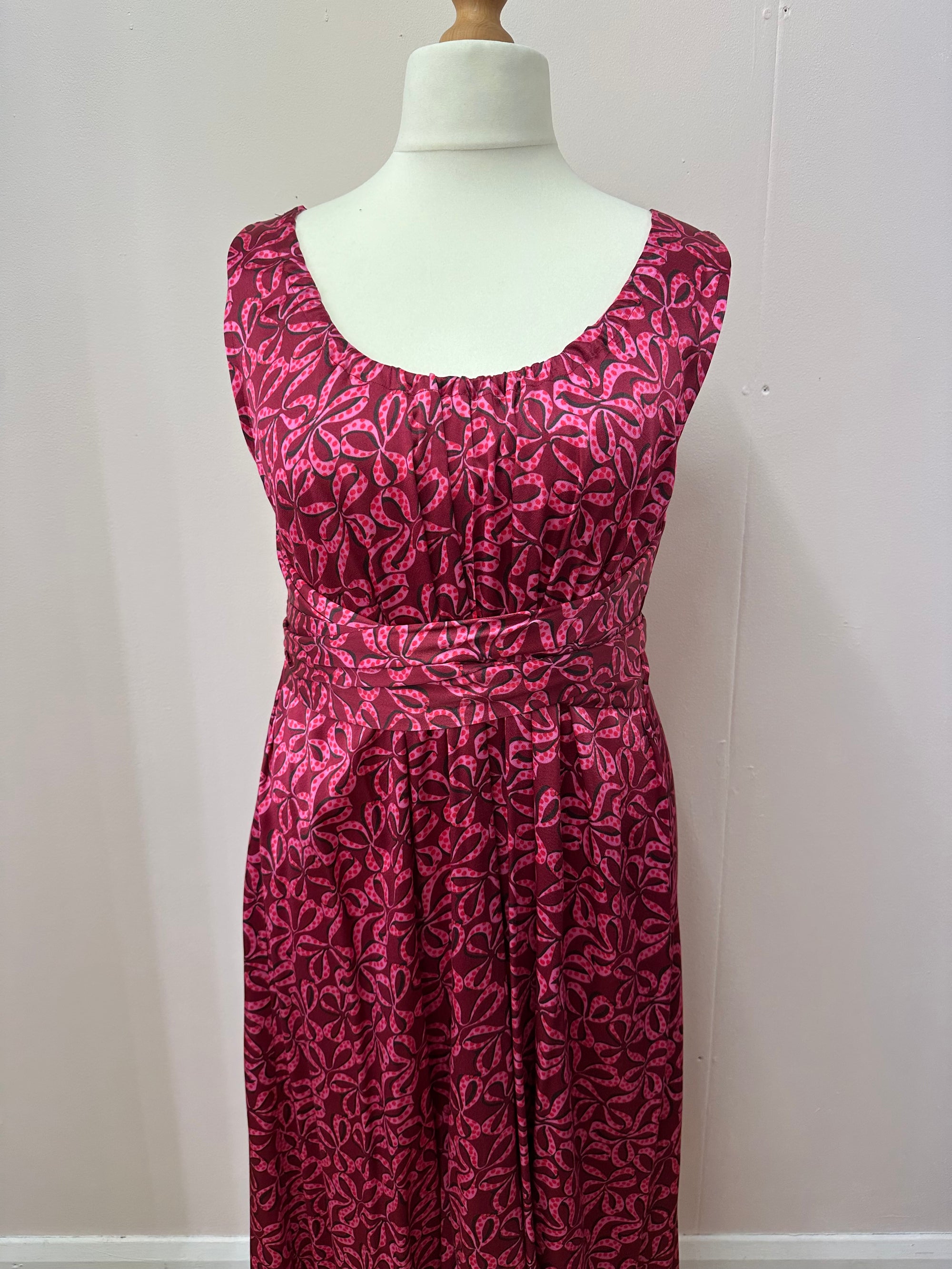 Sleeveless Goddess Dress Size L Petite