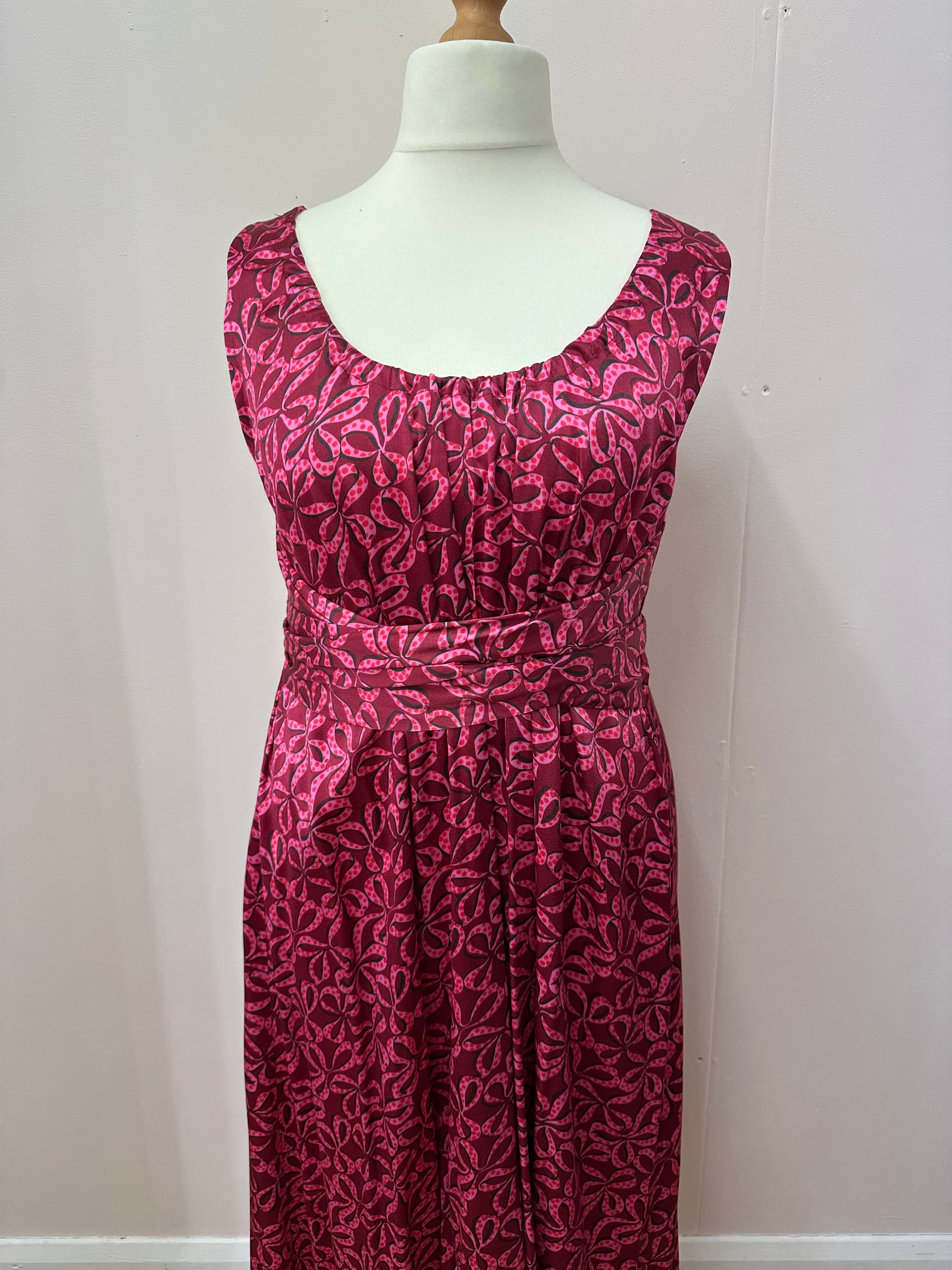 Sleeveless Goddess Dress Size L Petite
