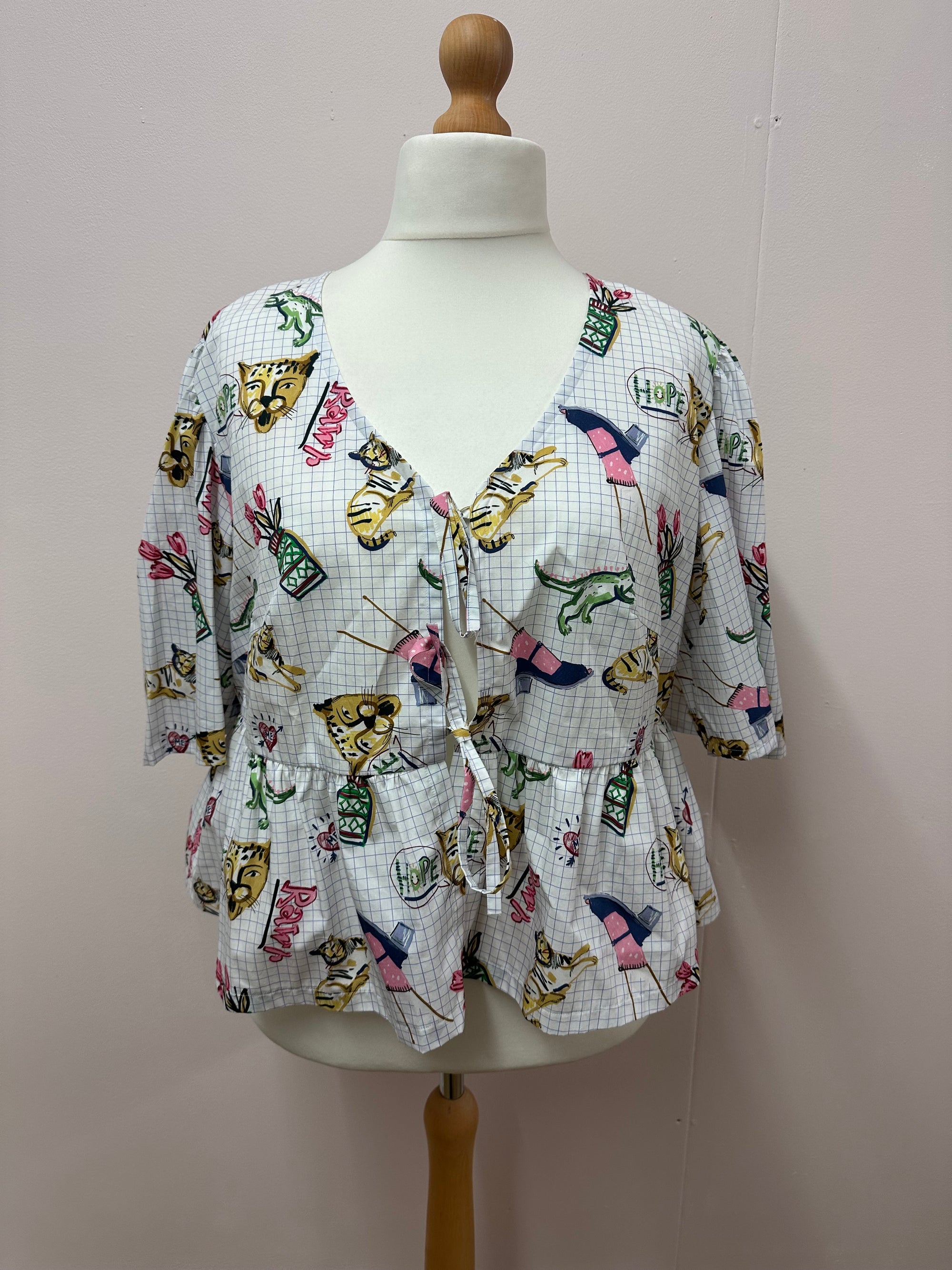 Tie front blouse size L/XL (20/22)