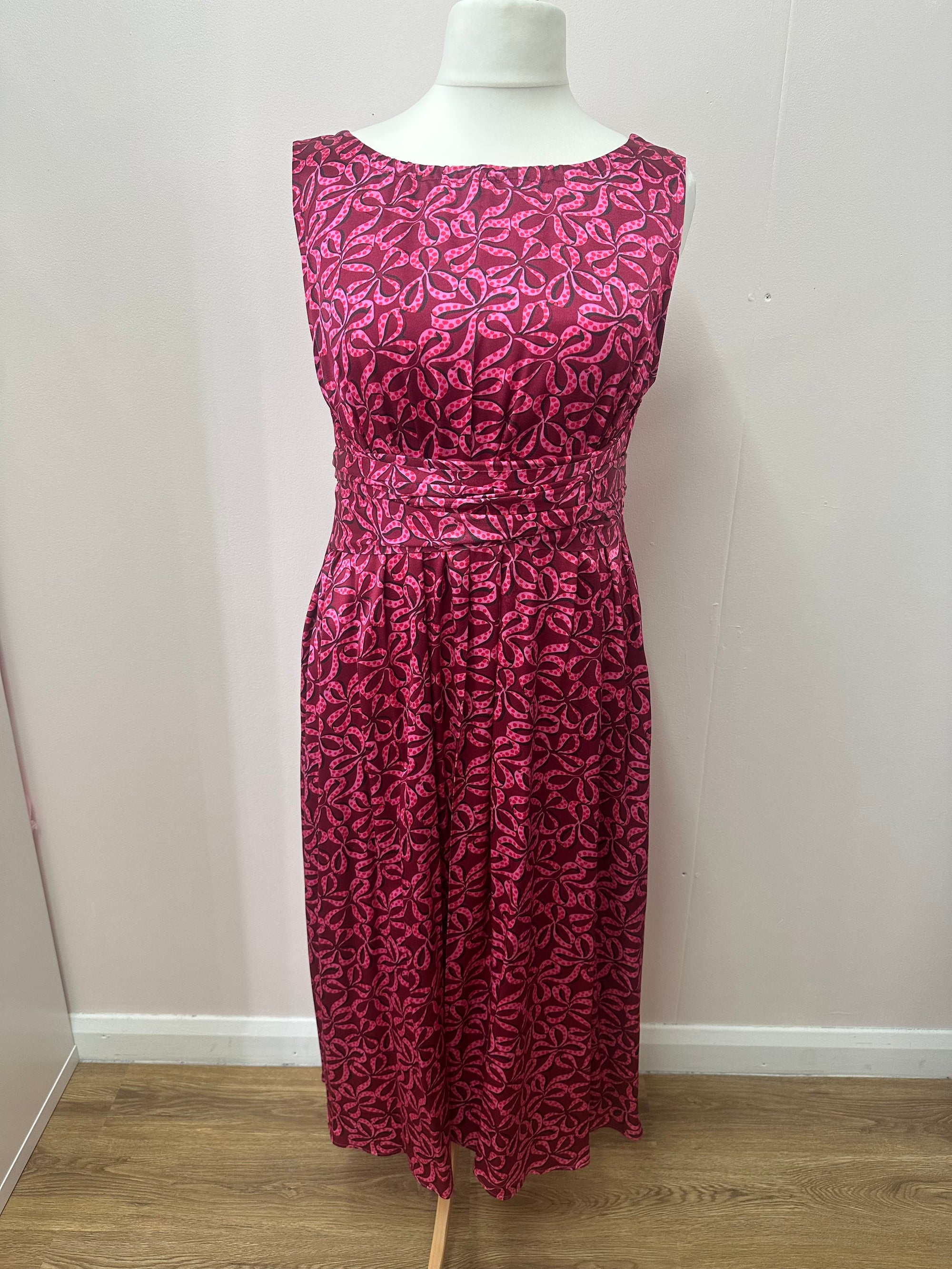 Sleeveless Goddess Dress Size L Petite