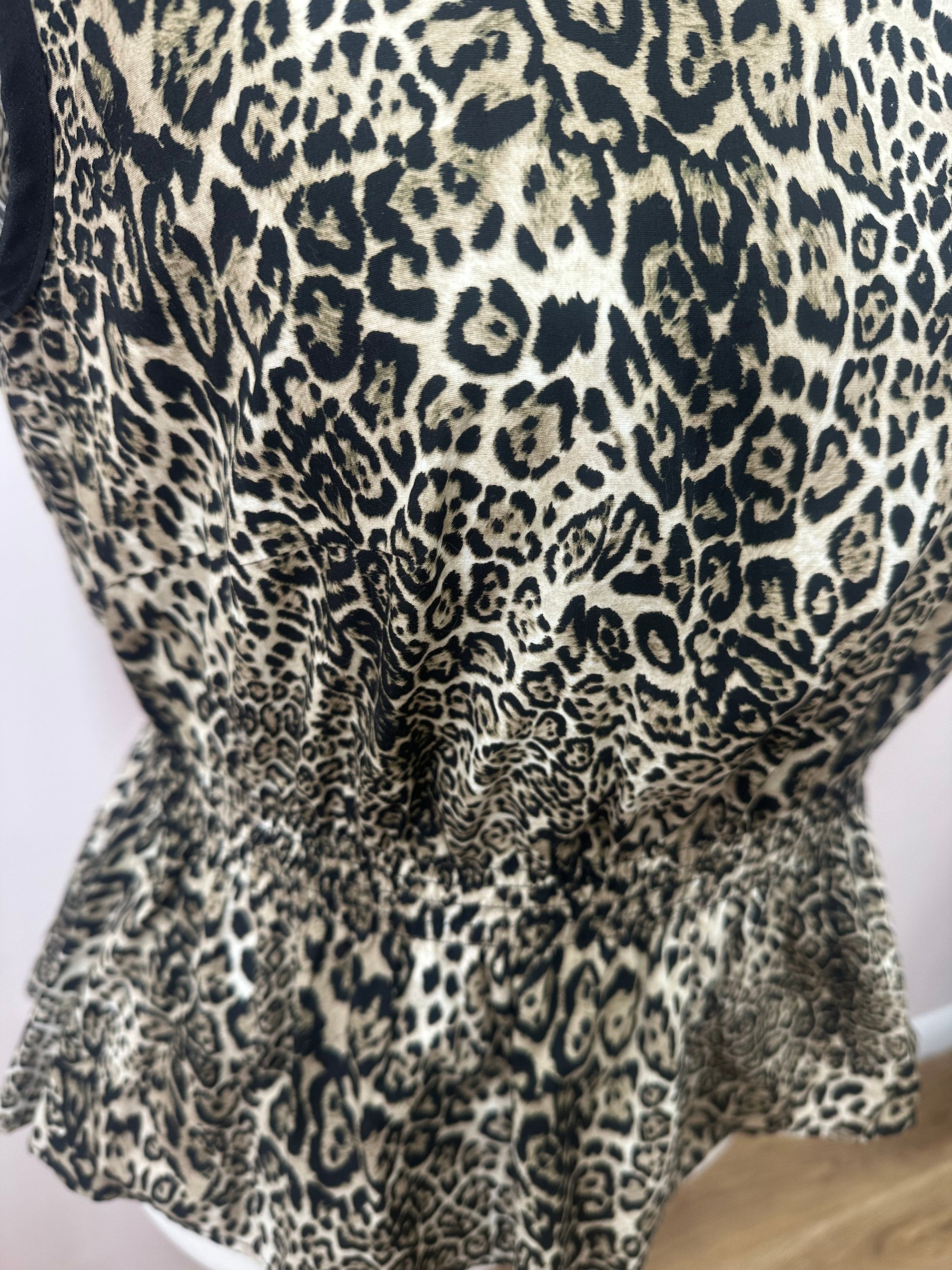 Shirred waist leopard print top size L